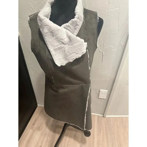 Outdoor Edition by Parkhurst Faux Fur/faux Suede Vest Medium - Picture 3 of 5